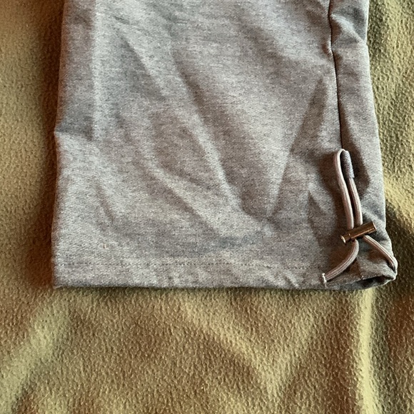 Trend men’s gray cargo sweatpants. Size XXL. Drawstring. Back pocket on right - Picture 7 of 9